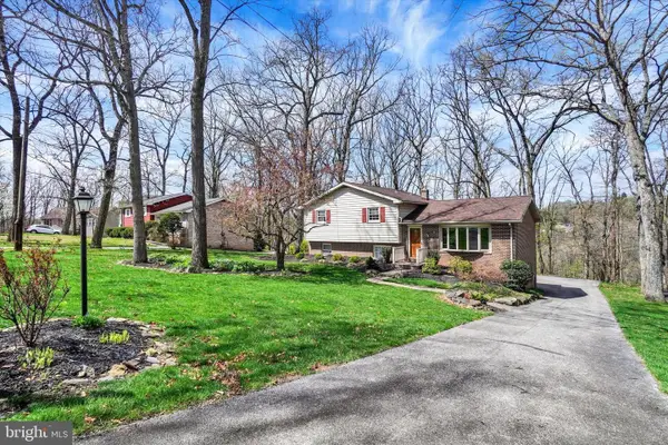 319 Holyoke Dr, YORK, PA 17402