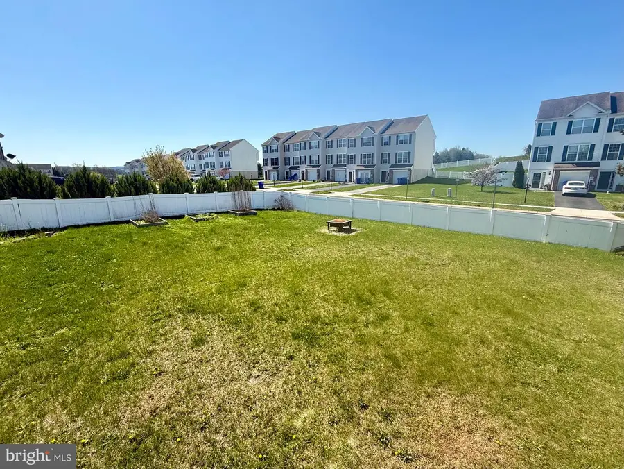 1242 Ledge Dr, York, PA 17408 - #2