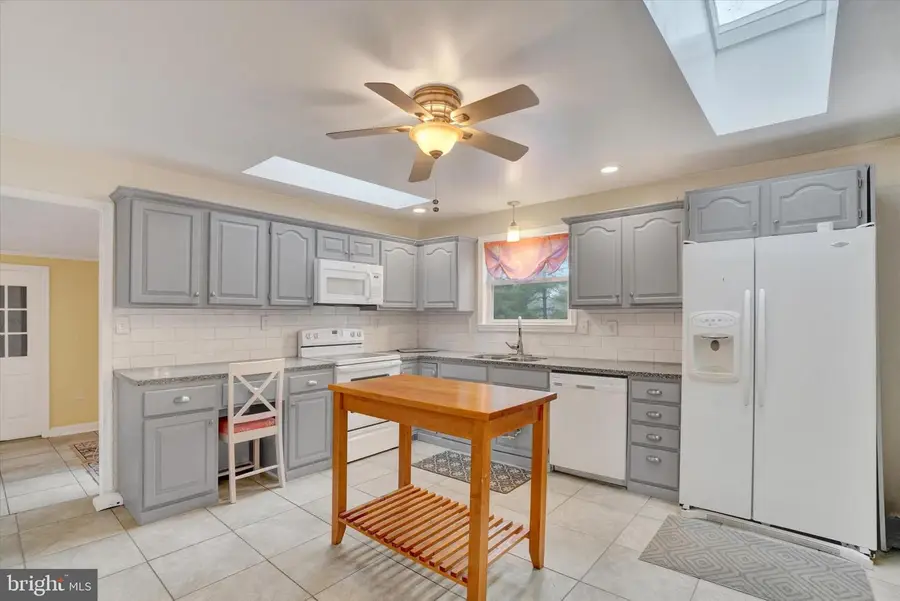 3870 Autumn Ln, Stewartstown, PA 17363 - #3