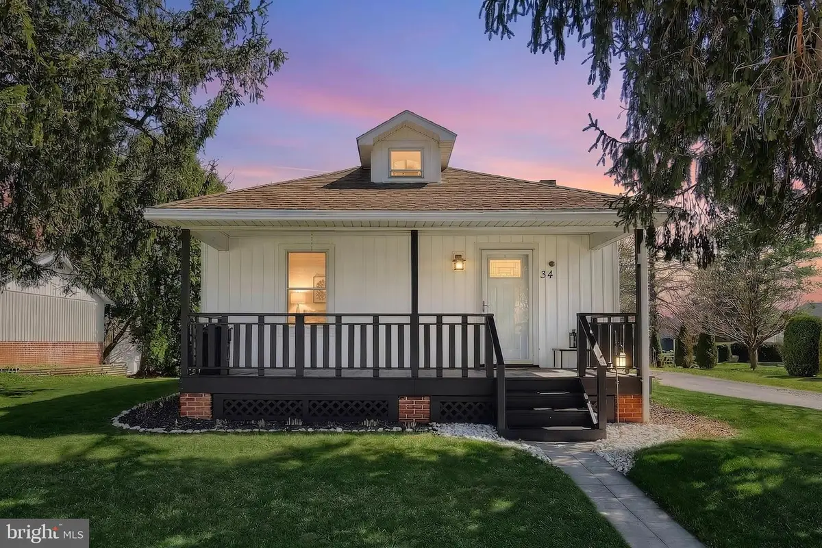 34 Mill St, Stewartstown, PA 17363 - #1