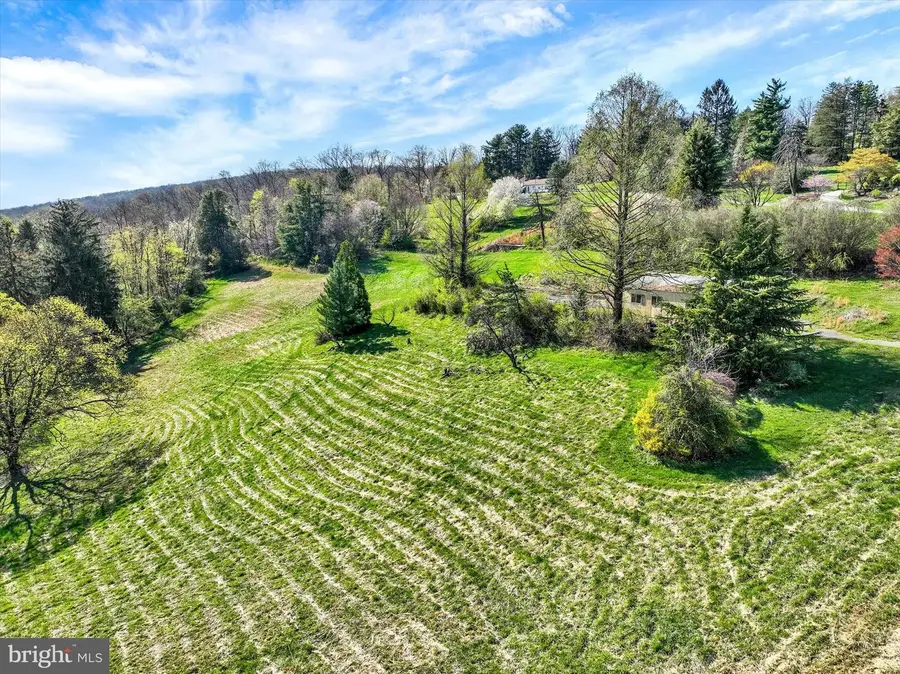 3923 Ridgewood Rd, York, PA 17406 - #2