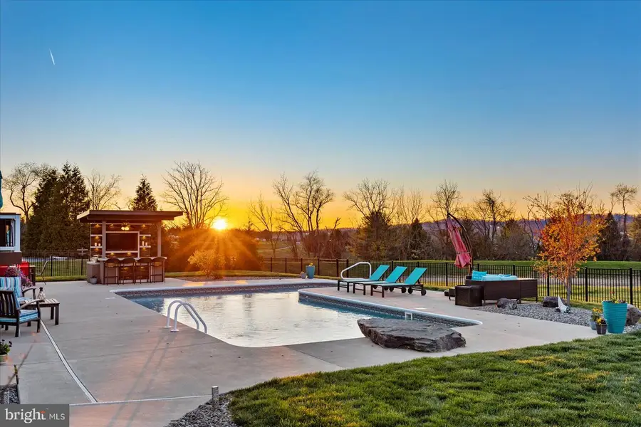 4041 Country Dr, Dover, PA 17315 - #2