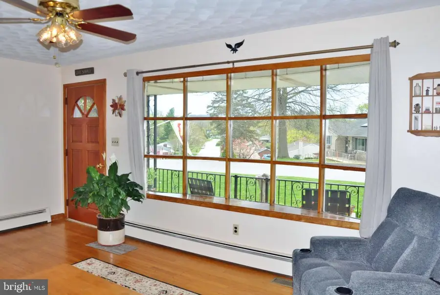 25 West St, Glen Rock, PA 17327 - #3