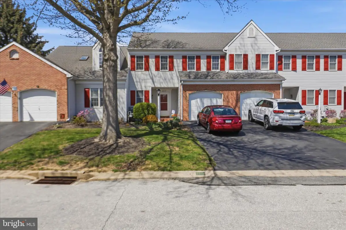 107 Carriage Hill Ln, York, PA 17406 - #1