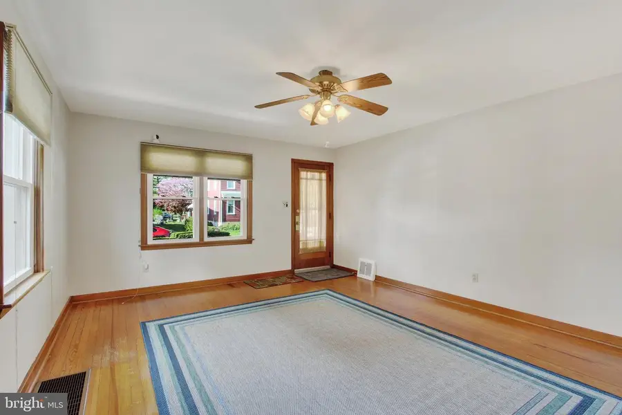 524 Fulton St, Hanover, PA 17331 - #3