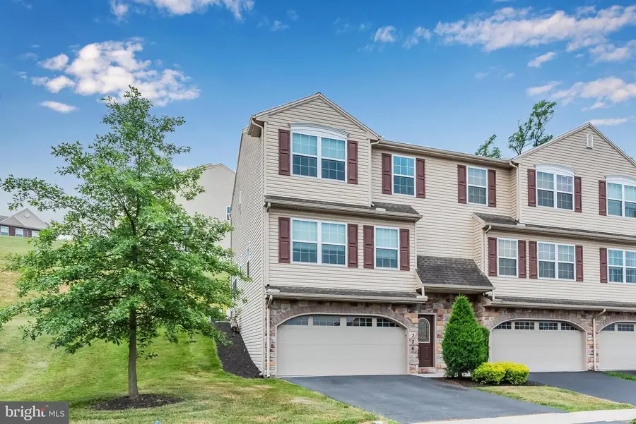 324 Weatherstone Dr, New Cumberland, PA 17070 - #2