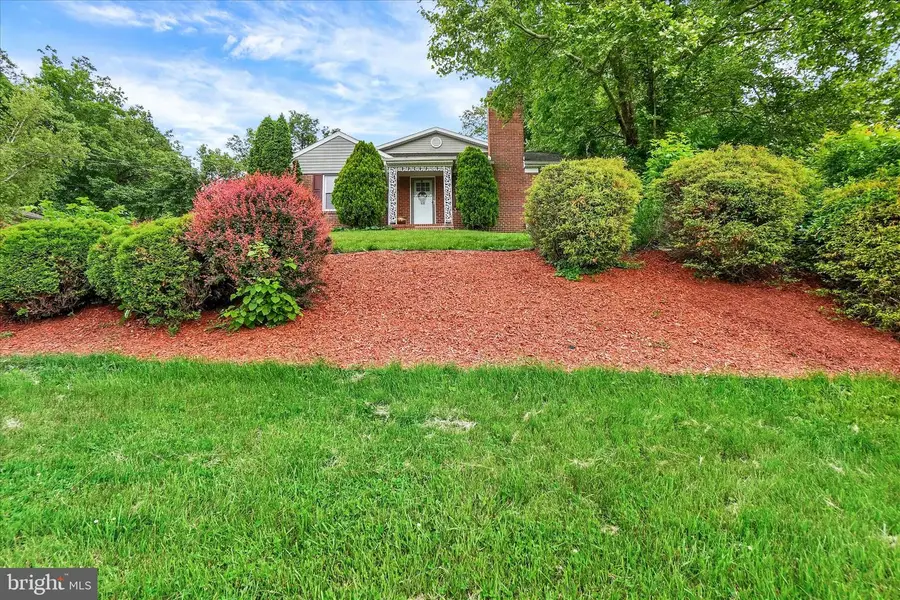 40 W Locust Ln, York, PA 17406 - #2