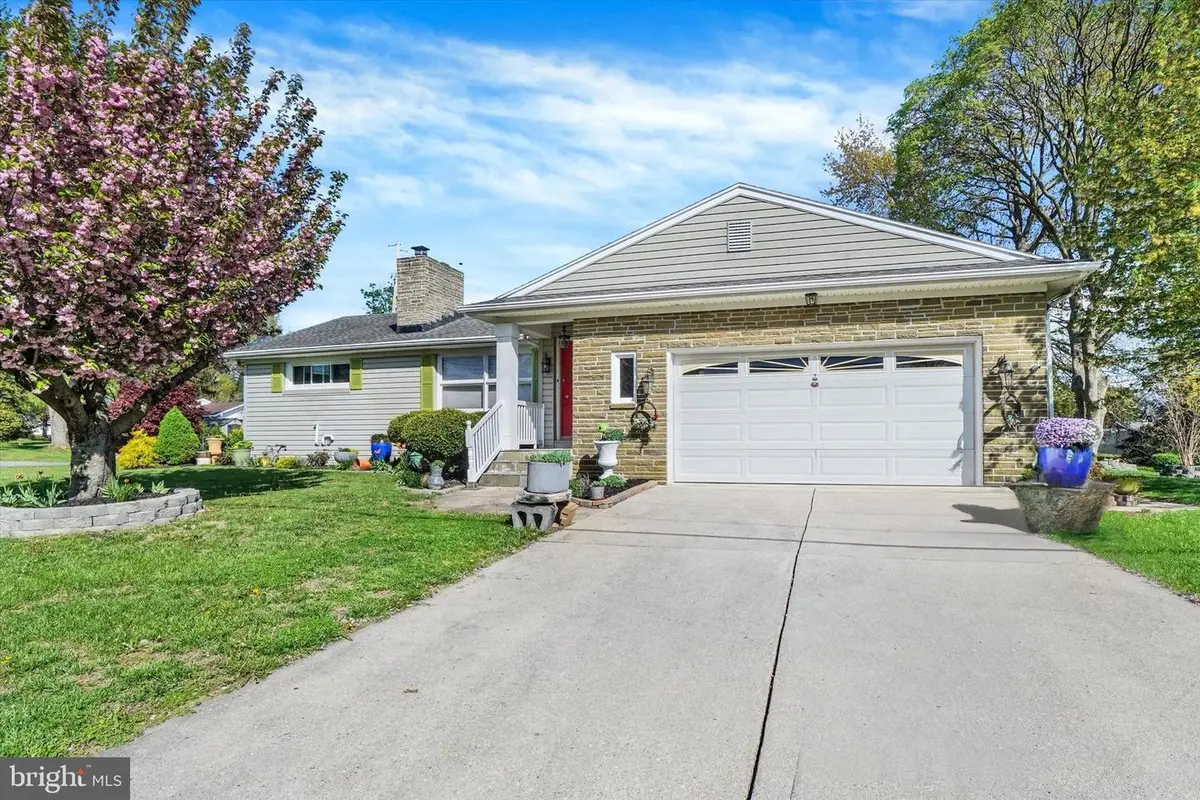 2360 Loucks Rd, York, PA 17408 - #1