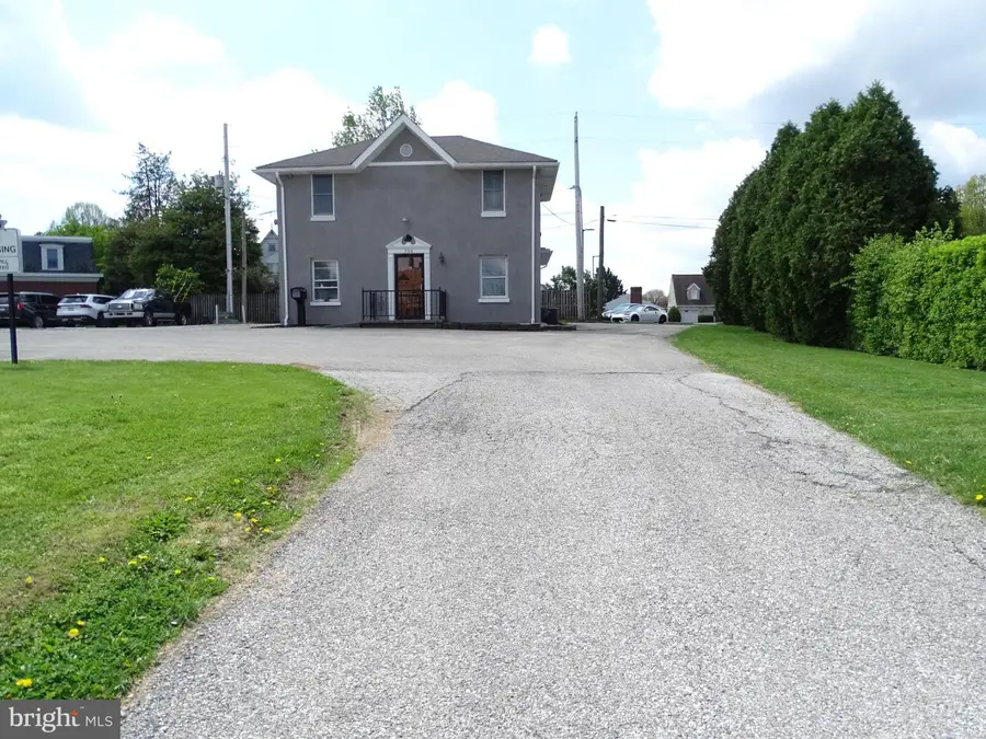 206 N 3rd St, Hanover, PA 17331 - #2