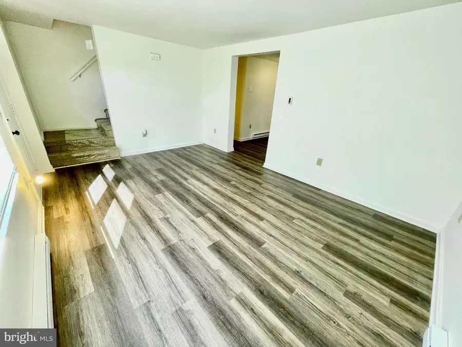 25 Camelot Ct, Stewartstown, PA 17363 - #2