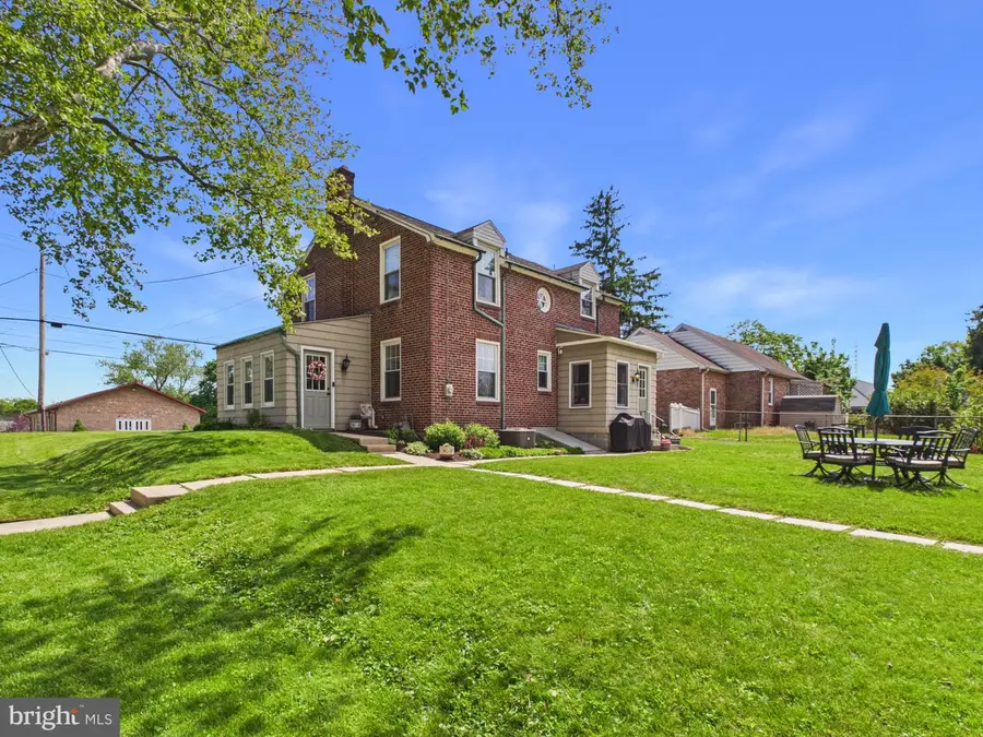 2301 Sunset Ln, York, PA 17408 - #3
