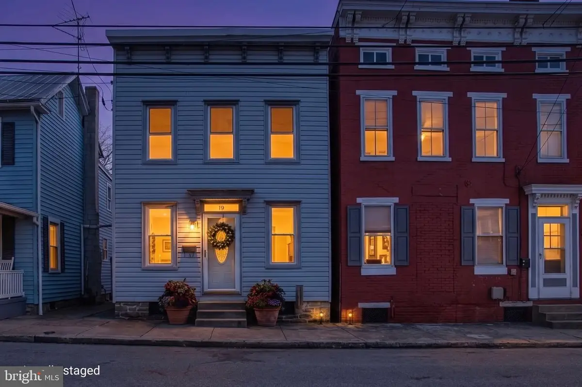 19 W Harrisburg St, Dillsburg, PA 17019 - #1