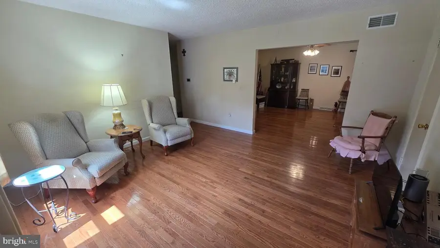 65 Vinton Dr, York, PA 17402 - #3