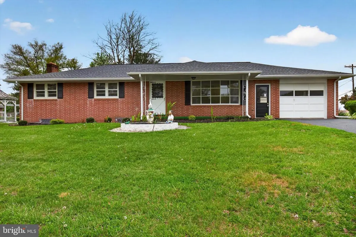 2360 Redwood Rd, York, PA 17408 - #1