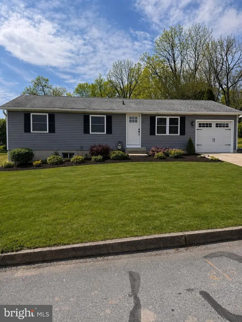 230 Canary Cir, York, PA 17404 - #1