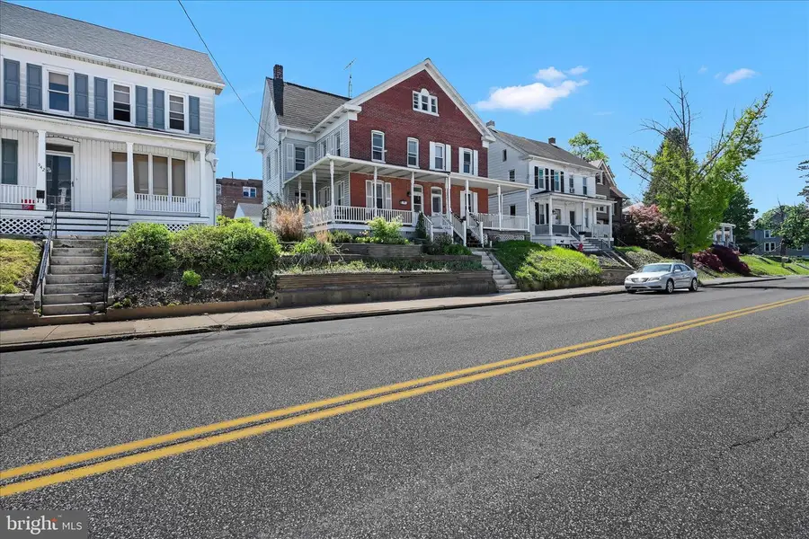 548 W Broadway, Red Lion, PA 17356 - #2