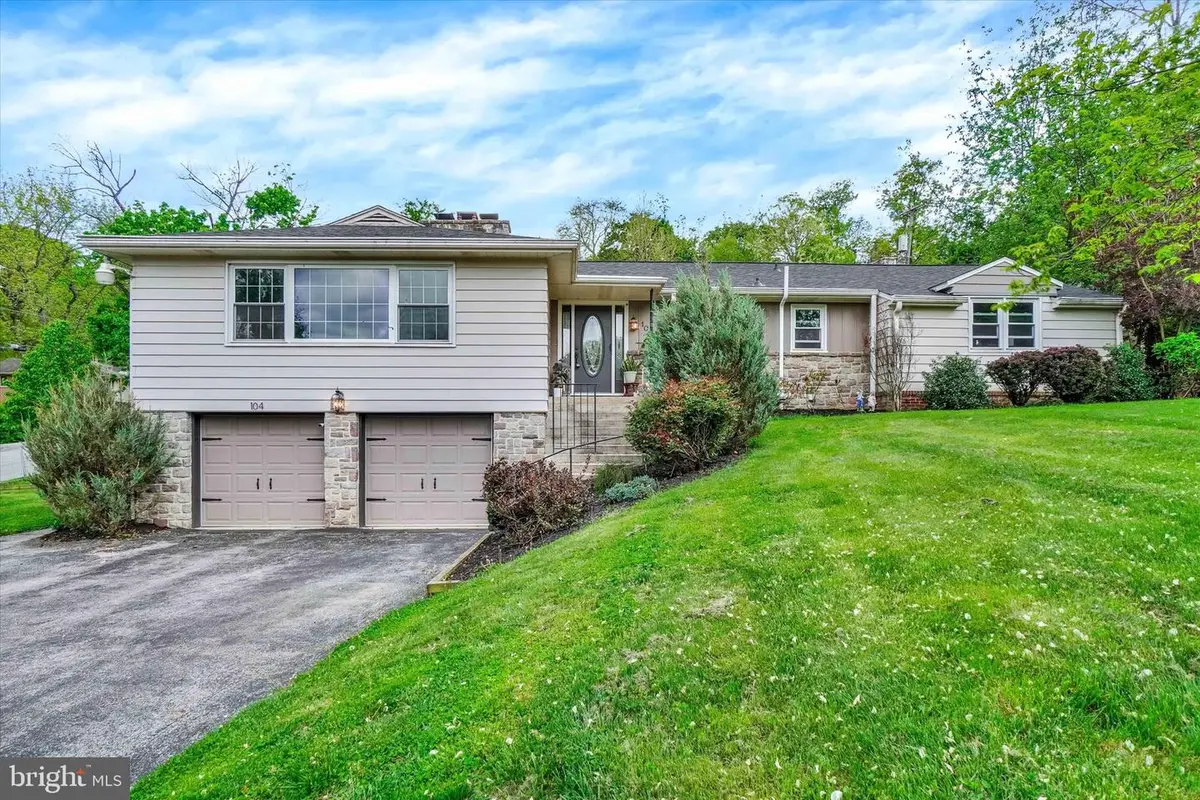 104 Woodland Dr, York, PA 17403 - #1