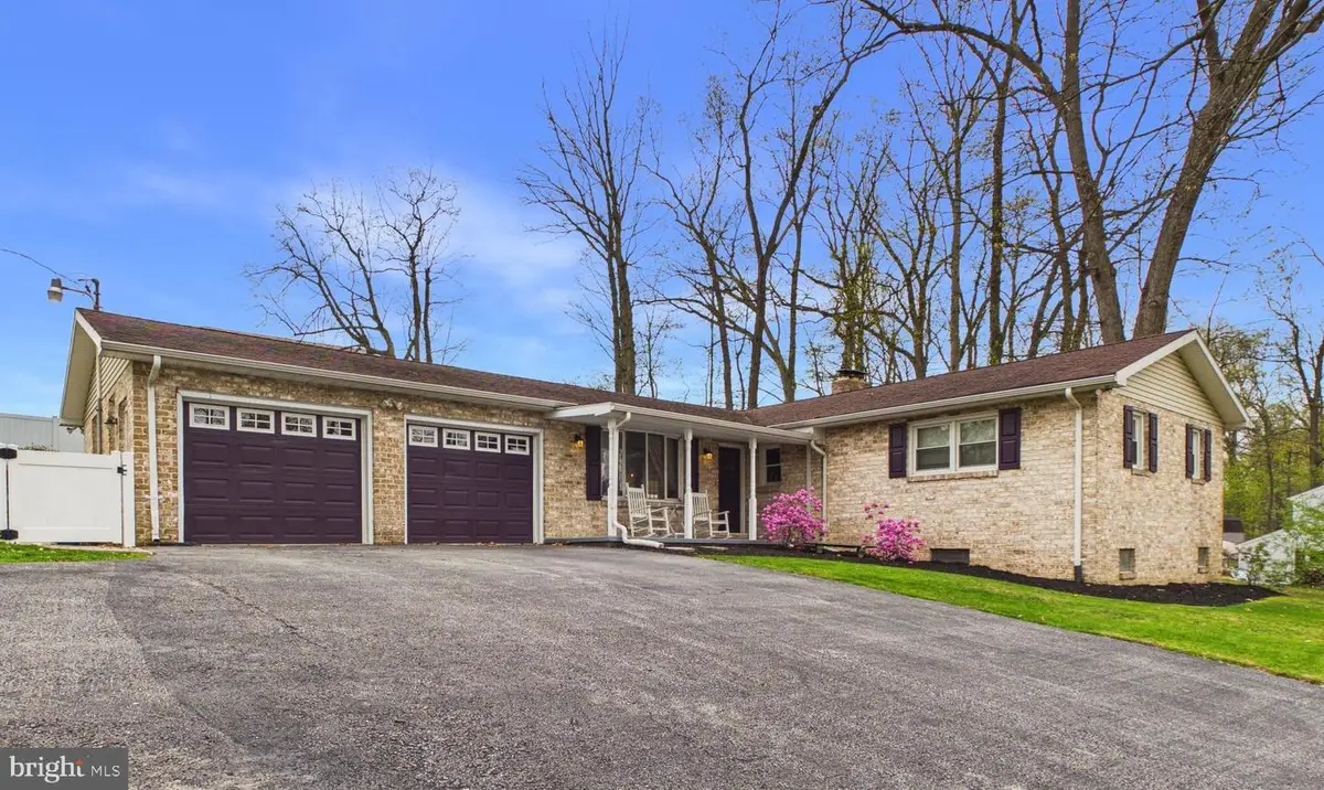 6105 Eyster Ave, Spring Grove, PA 17362 - #1