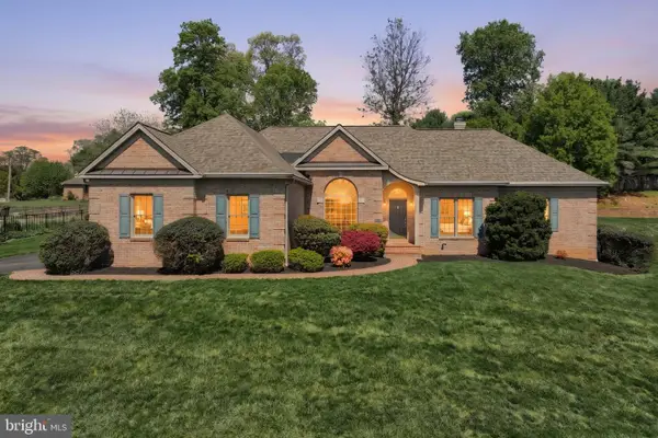 2246 Spangler Cir, YORK, PA 17406