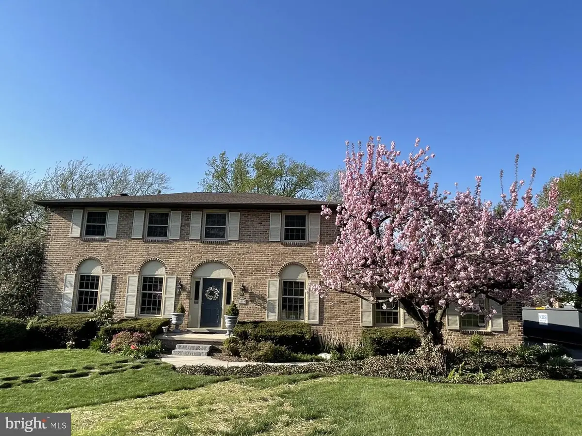 3220 Round Hill Rd, York, PA 17402 - #1
