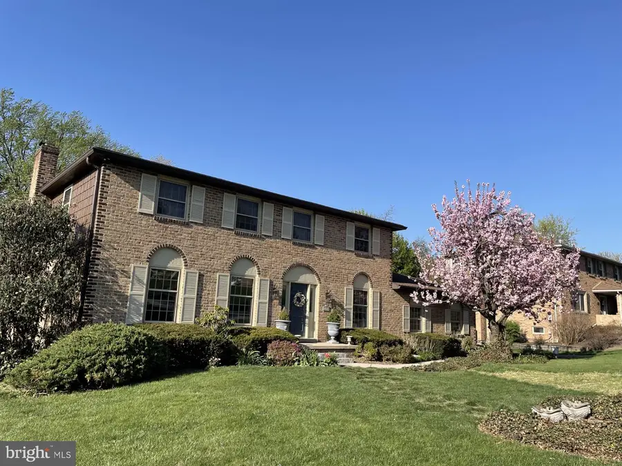 3220 Round Hill Rd, York, PA 17402 - #2
