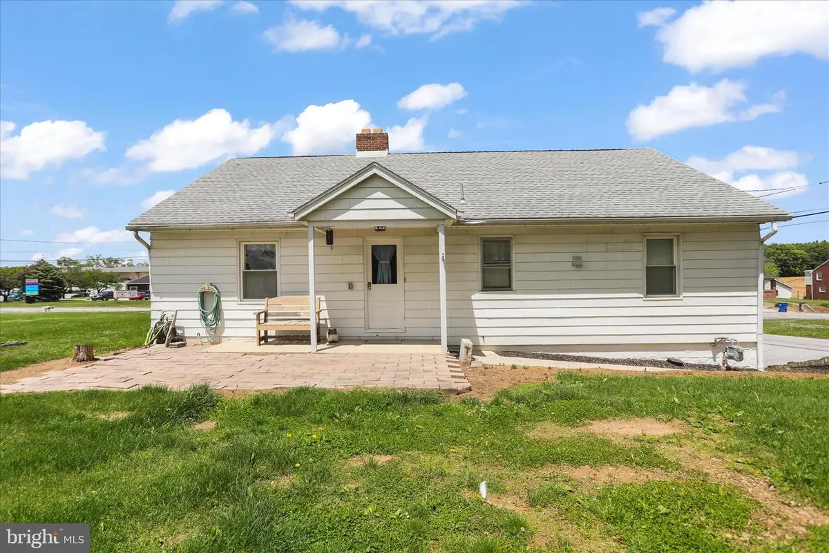 6 S Grant Rd, Thomasville, PA 17364 - #1