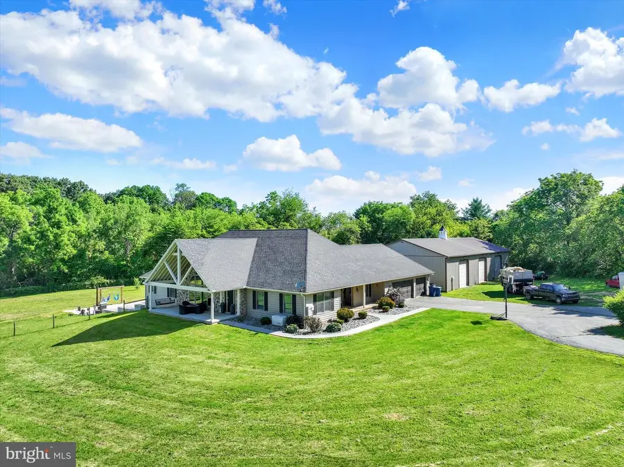 1685 Bahns Mill Rd, Windsor, PA 17366 - #2