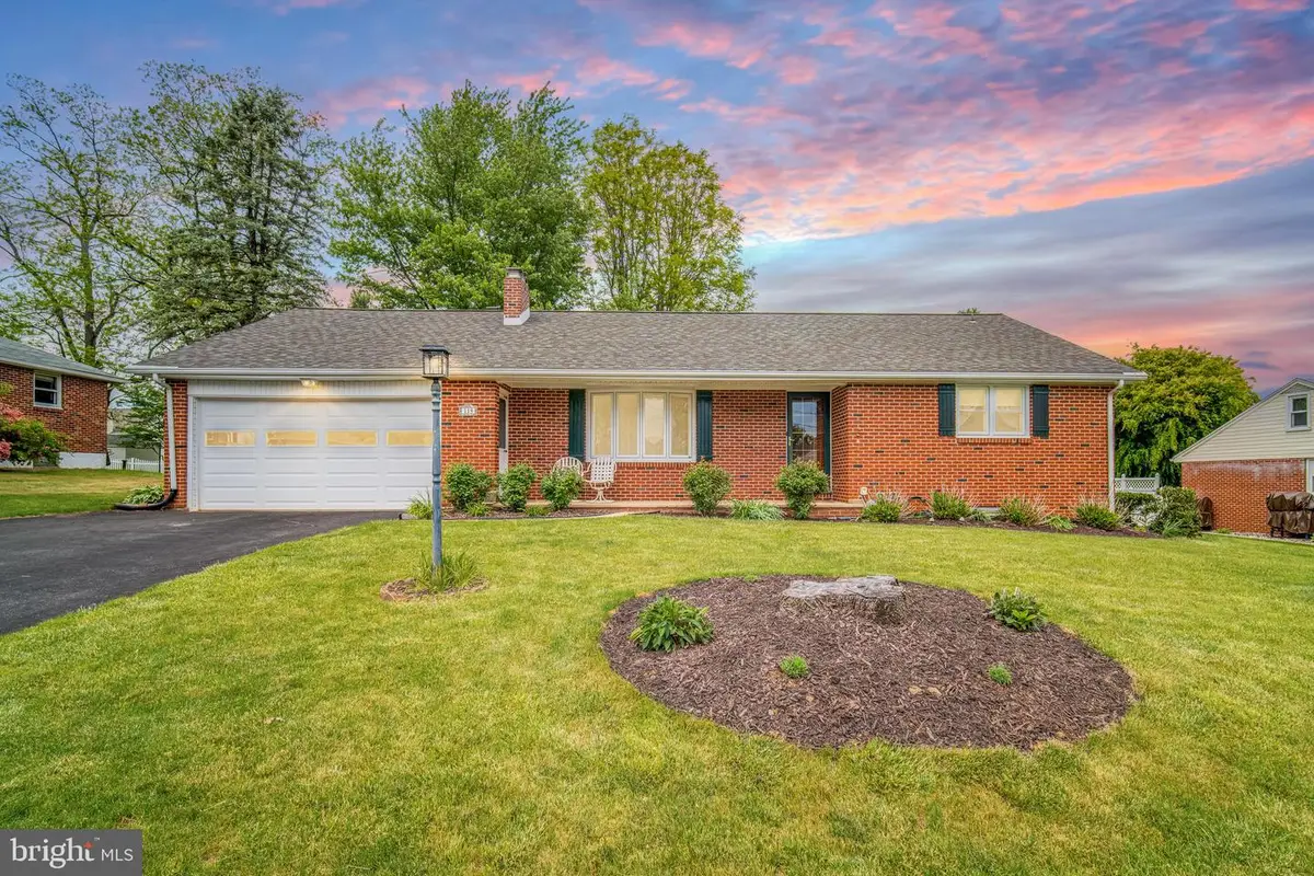 119 E Clearview Dr, Shrewsbury, PA 17361 - #1