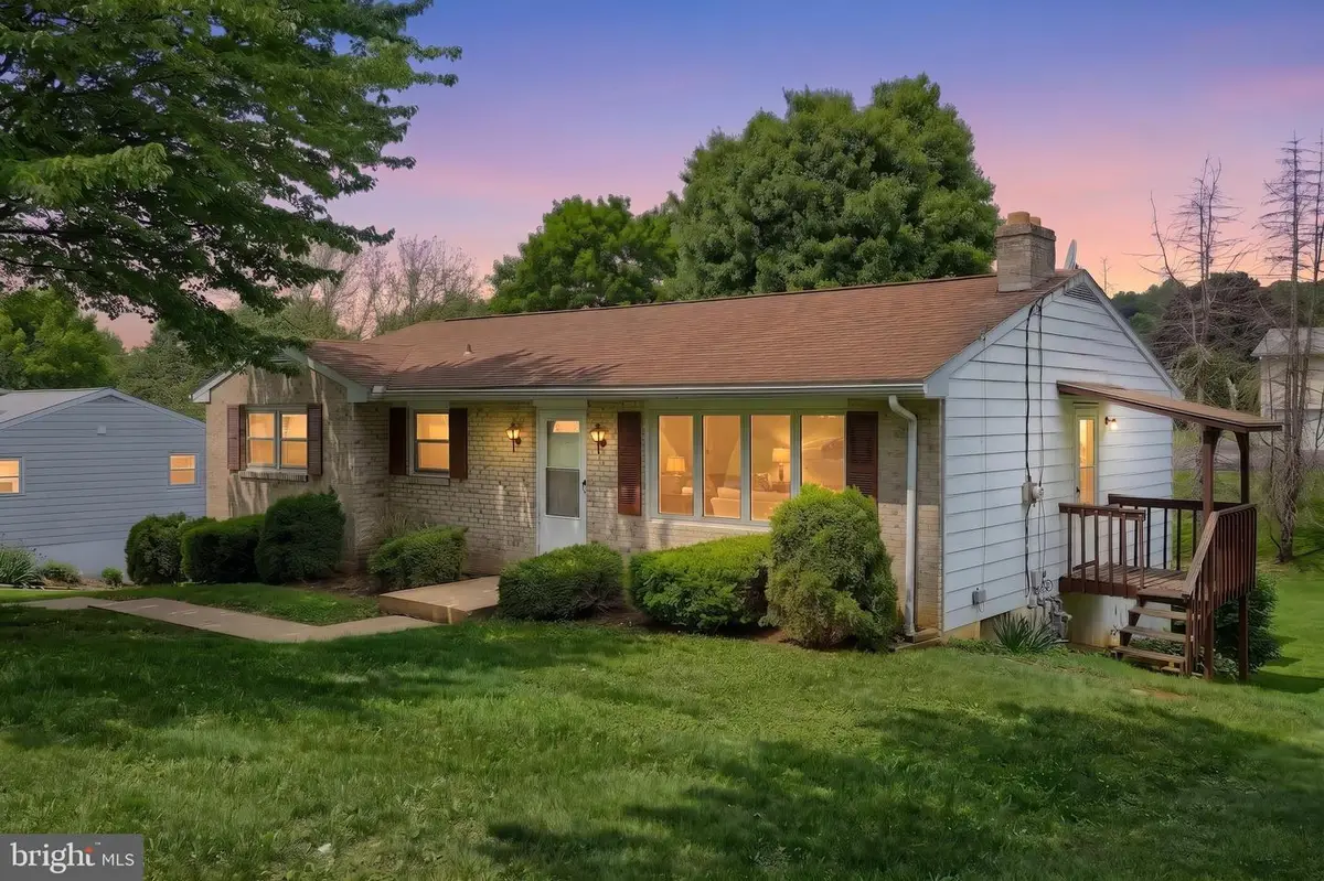 457 Holyoke Dr, York, PA 17402 - #1