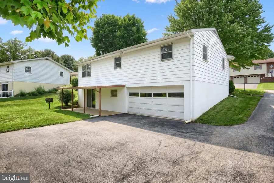457 Holyoke Dr, York, PA 17402 - #3
