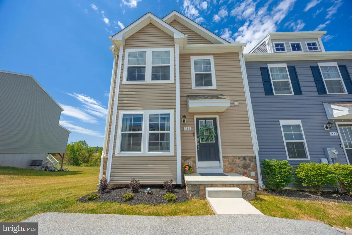 239 Homestead Dr, Hanover, PA 17331 - #1