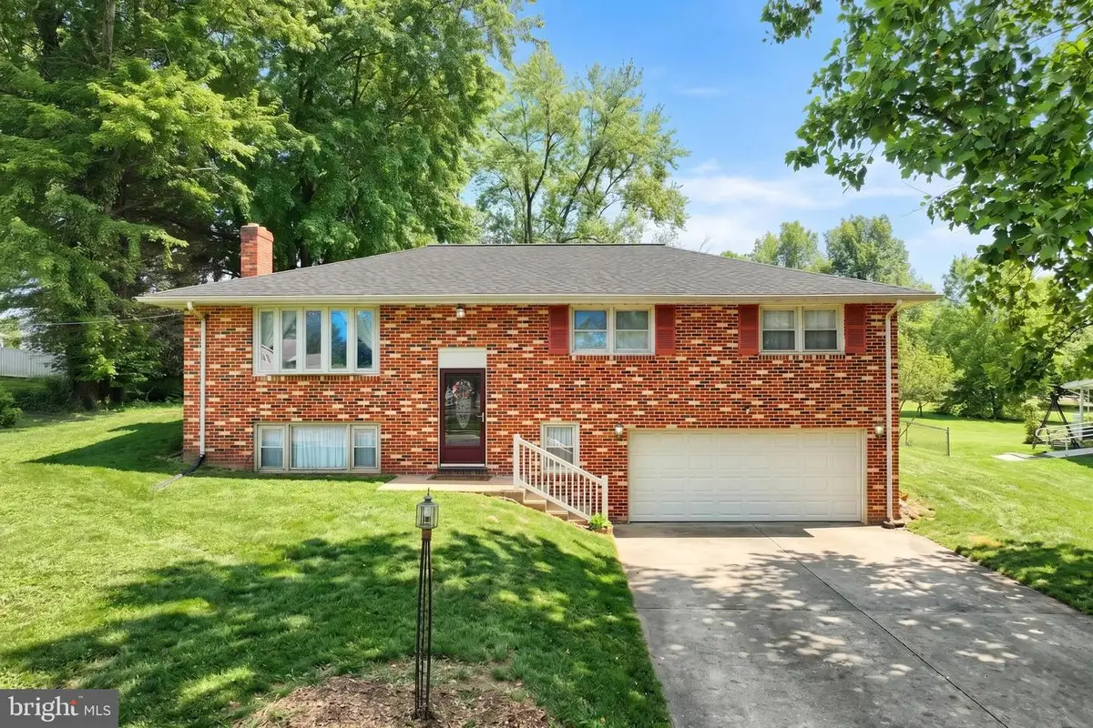 2090 Loman Dr, York, PA 17408 - #1