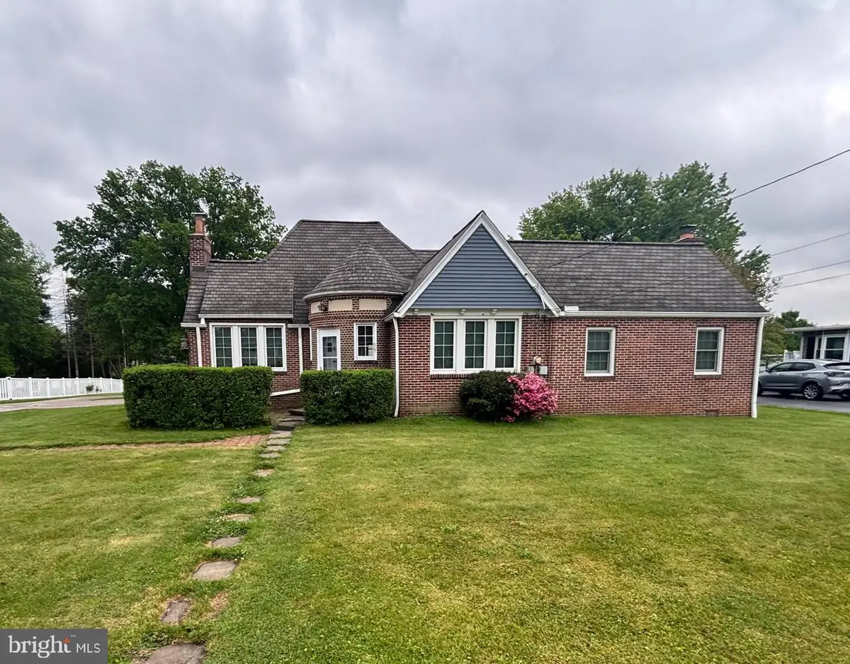 2266 Sunset Ln, York, PA 17408 - #1