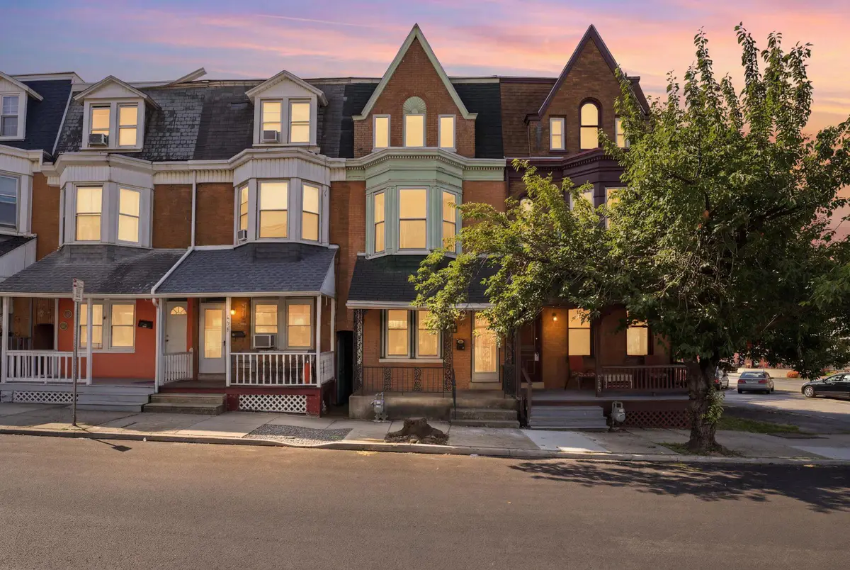 946 W College Ave, York, PA 17401 - #1