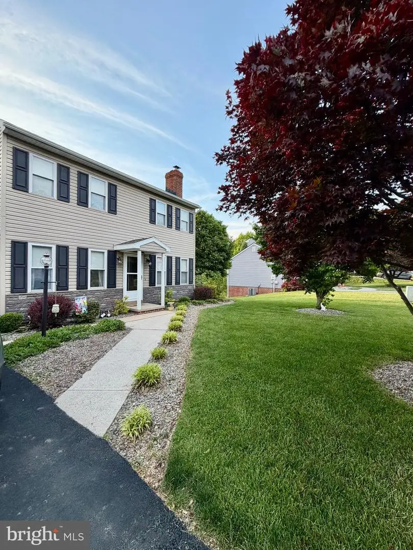 880 Lismore Blvd, York, PA 17402 - #1