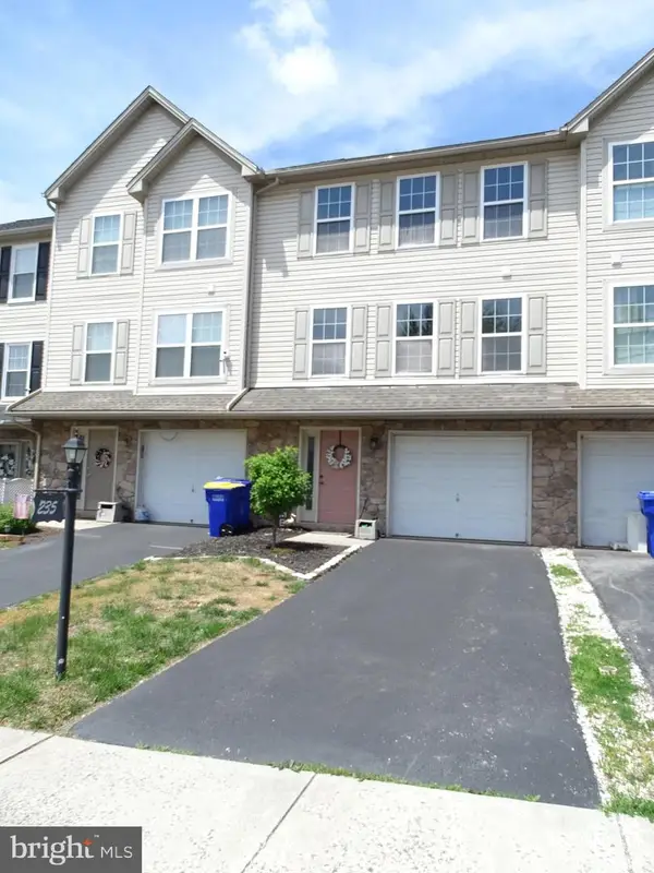 235 Fisher Dr, YORK, PA 17404