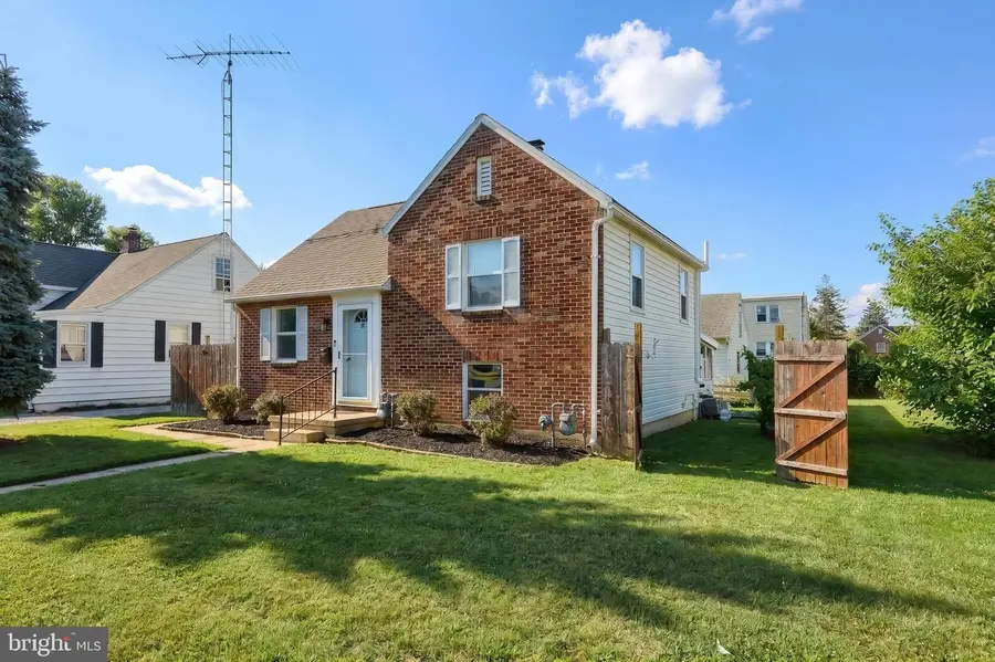 724 Village Rd, York, PA 17404 - #2
