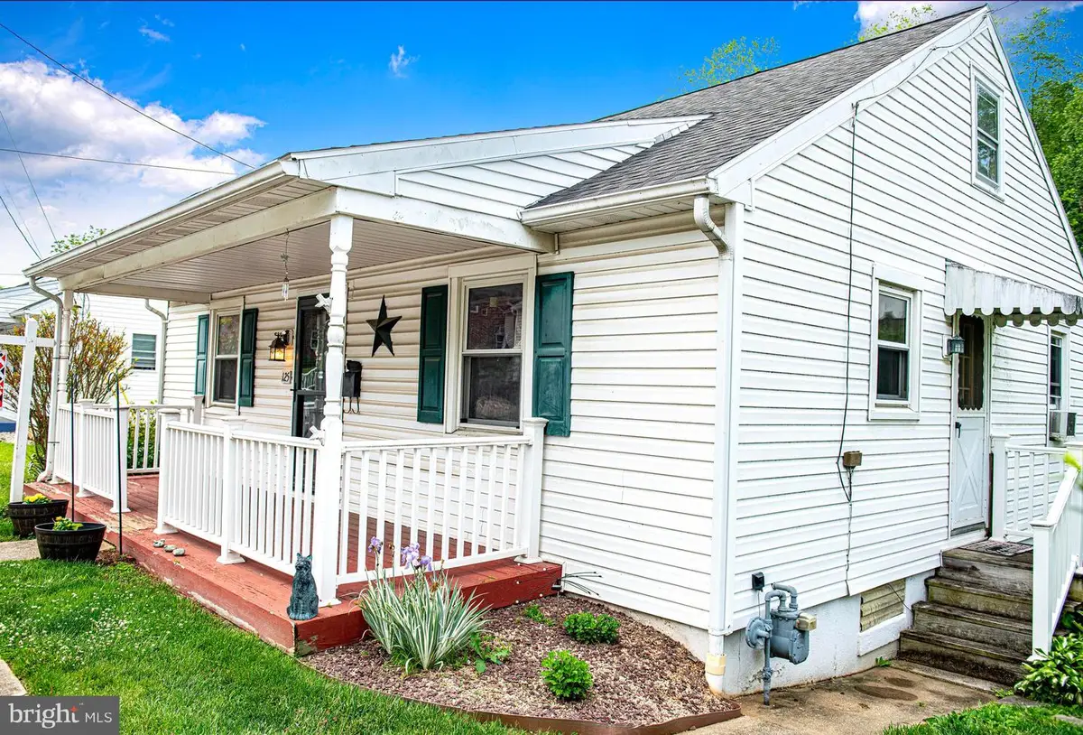 125 Manchester St, Glen Rock, PA 17327 - #1
