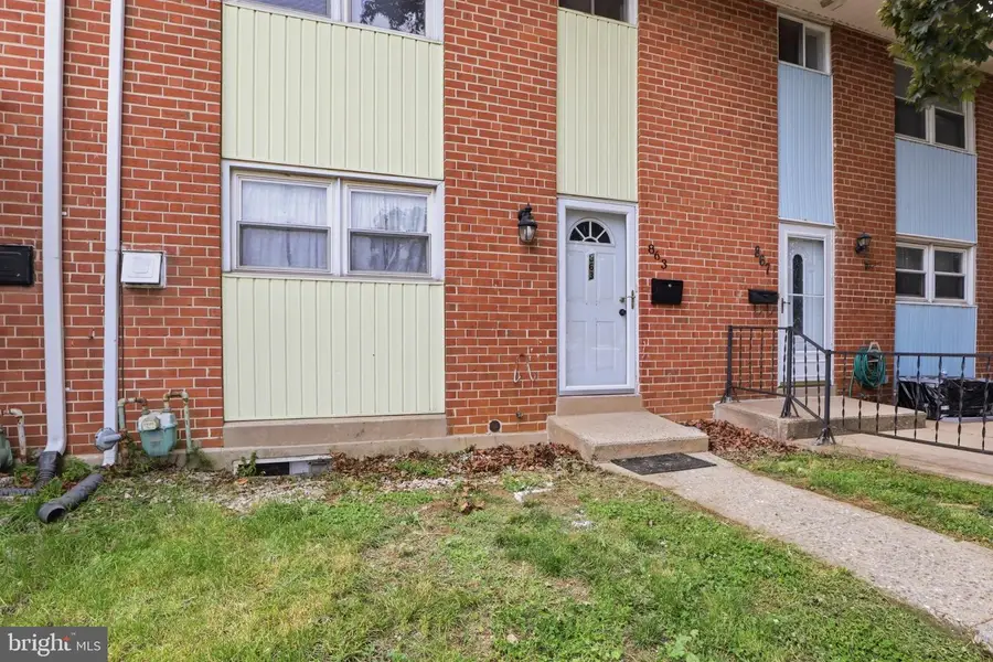 863 E Kings Ct, York, PA 17403 - #2