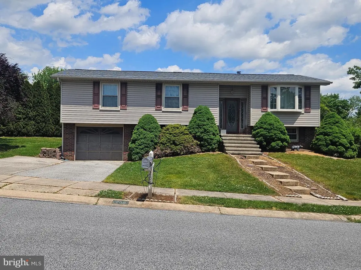 208 Willow Dr, Dover, PA 17315 - #1
