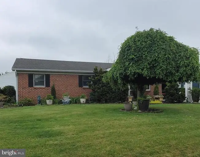 2111 Pineview Cir, Dover, PA 17315 - #2