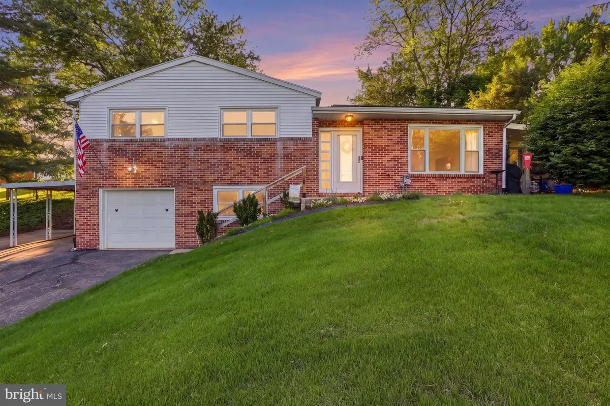 1901 Oakley Dr, York, PA 17408 - #1