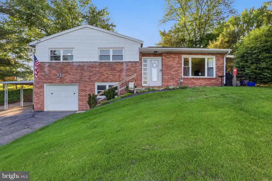 1901 Oakley Dr, York, PA 17408 - #2