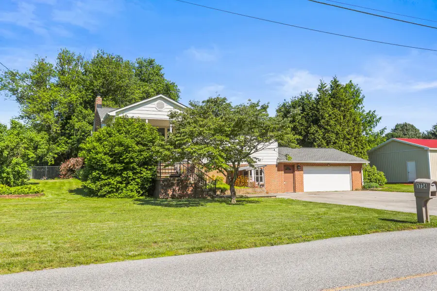1734 Cemetery Rd, York, PA 17408 - #3