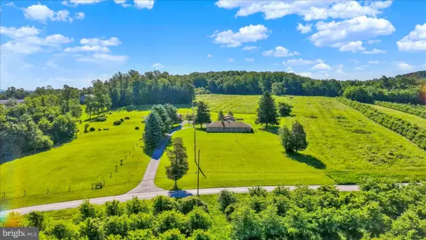 307 Mountain Rd, LEWISBERRY, PA 17339