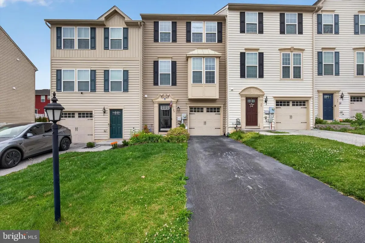 37 S Center St, Hanover, PA 17331 - #1