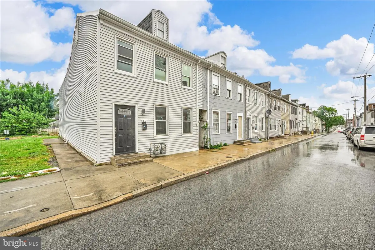 219 Walnut St, York, PA 17403 - #1