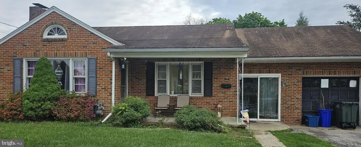 15 N Queen St, Dover, PA 17315 - #1