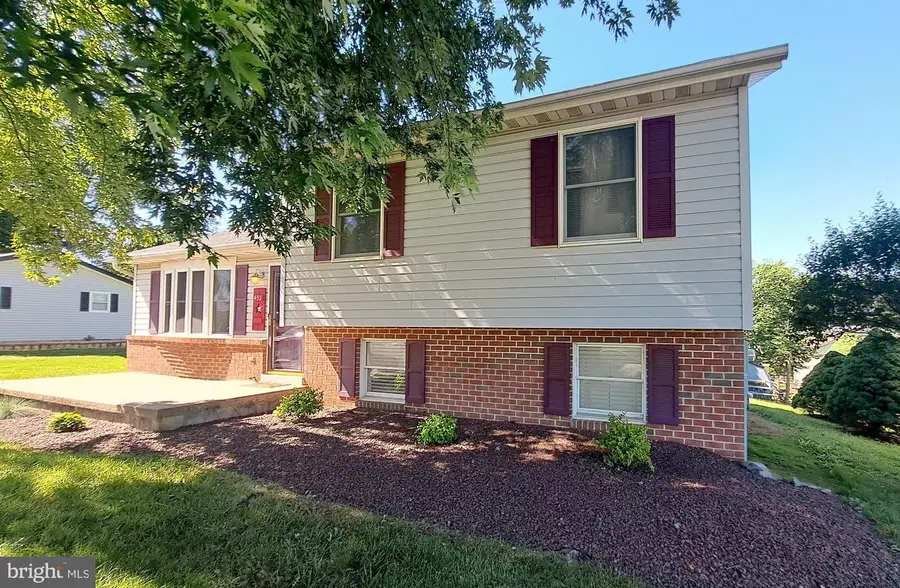 451 Clover Ln, Hanover, PA 17331 - #2