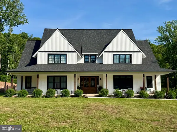 911 N Circle Dr, DOVER, PA 17315